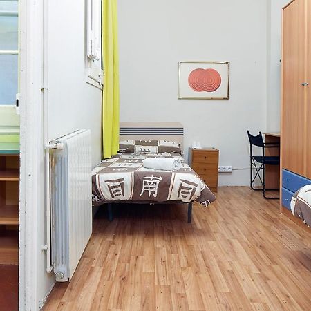 B&B Estudiantes Balmes Барселона Екстер'єр фото