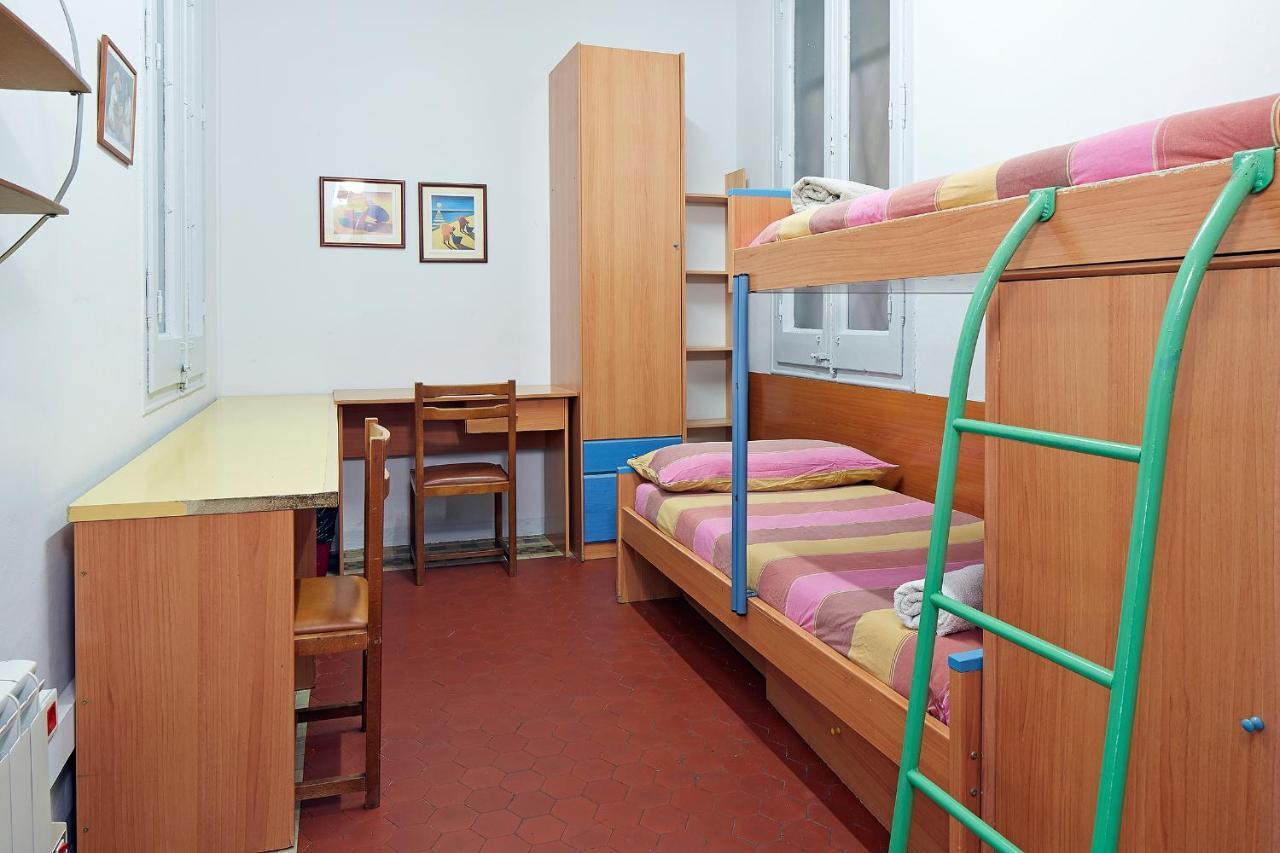 B&B Estudiantes Balmes Барселона Екстер'єр фото